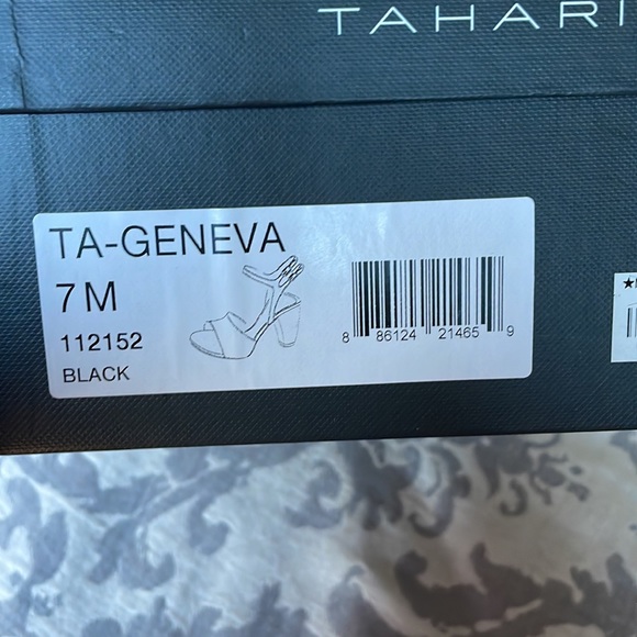 Tahari black Geneva sandals size 7. - Picture 11 of 11